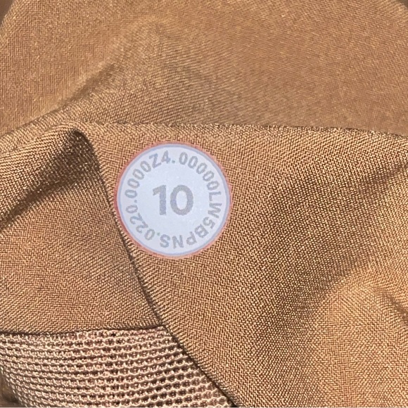 #115 Lululemon On The Fly 7/8 Pant *27"
Saddle Brown - Sz 10 Luxtreme Rare - Picture 7 of 8
